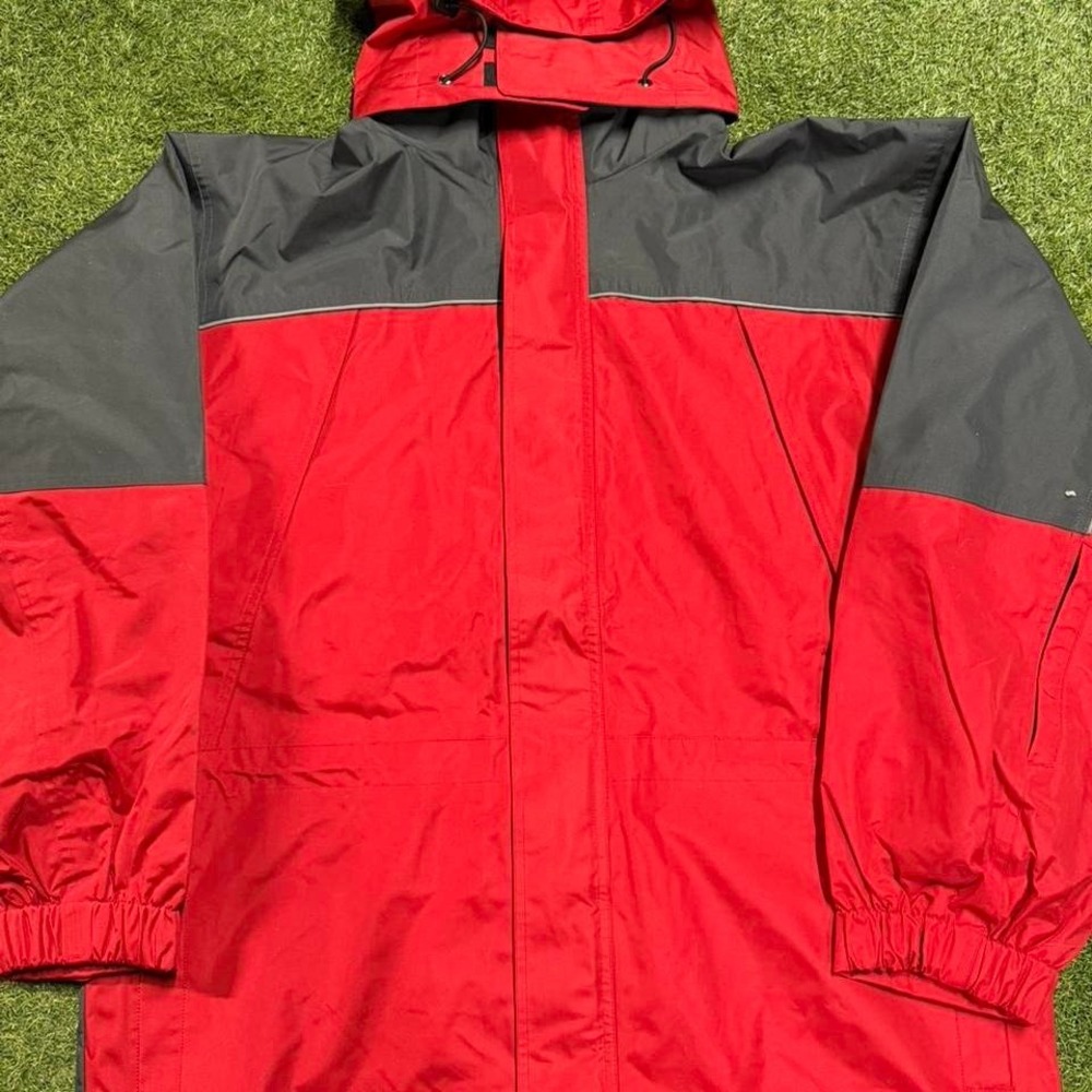 Marlboro Red & black windbreaker jacket with hood and pockets.‎ Size: XL